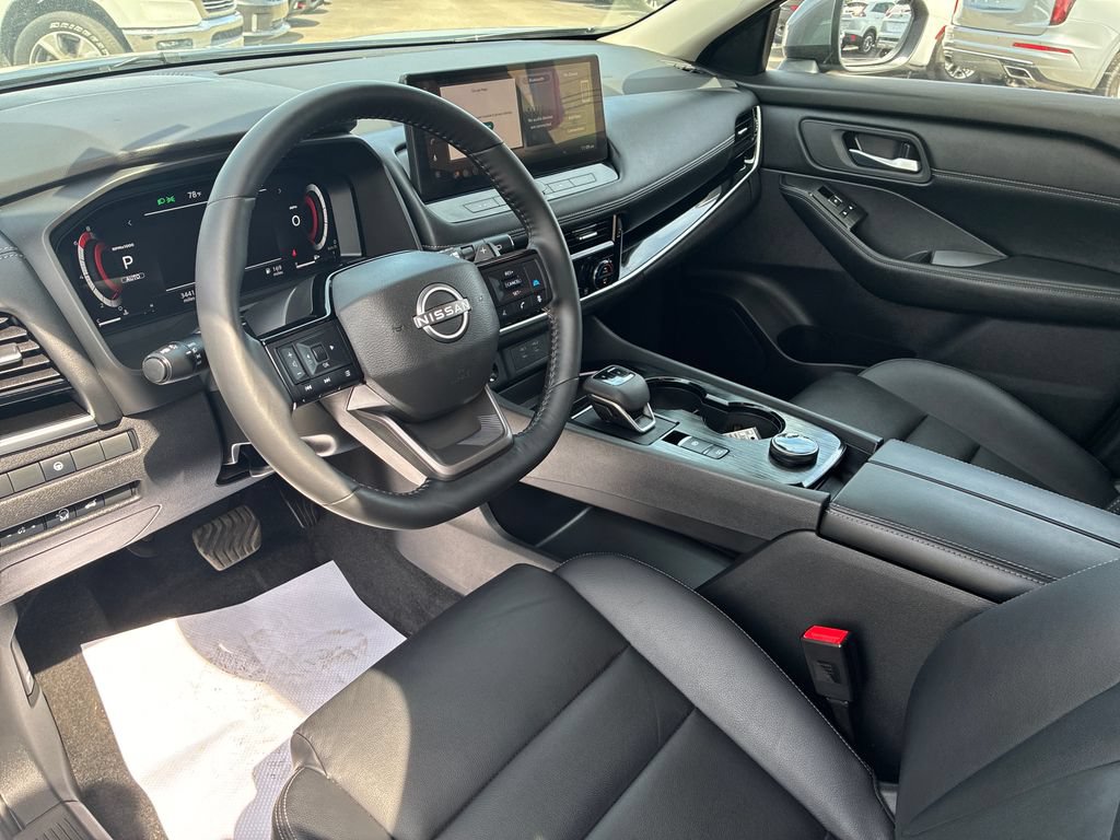 Used 2025 Nissan Rogue SL AWD/4WD image 12