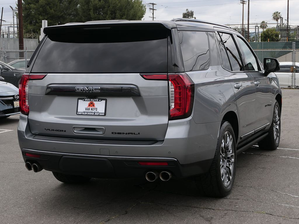 Used 2023 GMC Yukon Denali Ultimate AWD/4WD image 3
