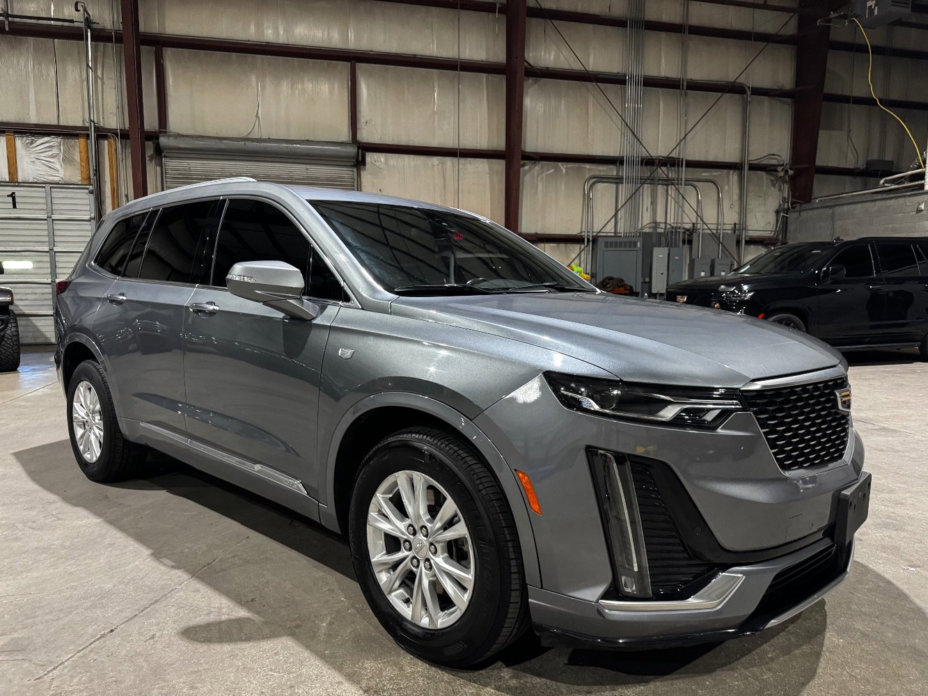 Used 2022 Cadillac XT6 Luxury AWD/4WD image 2