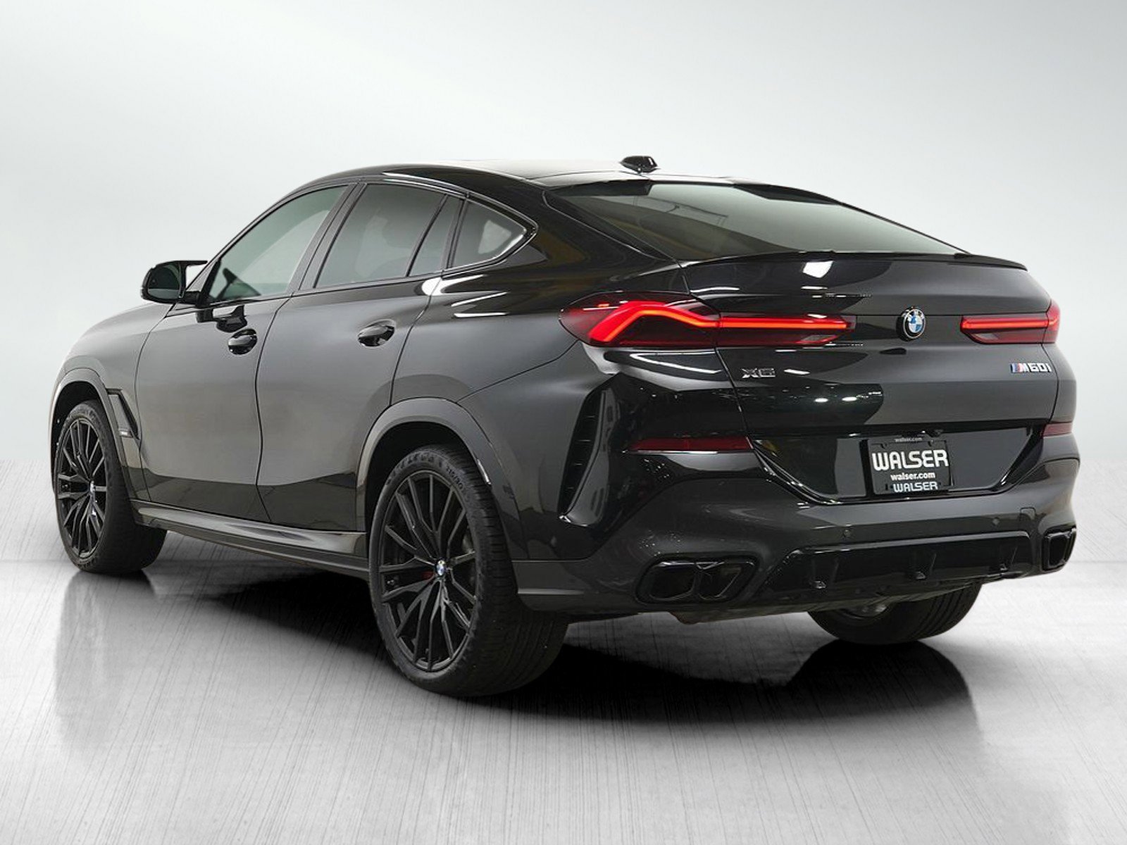 Used 2024 BMW X6 M60i AWD/4WD image 3