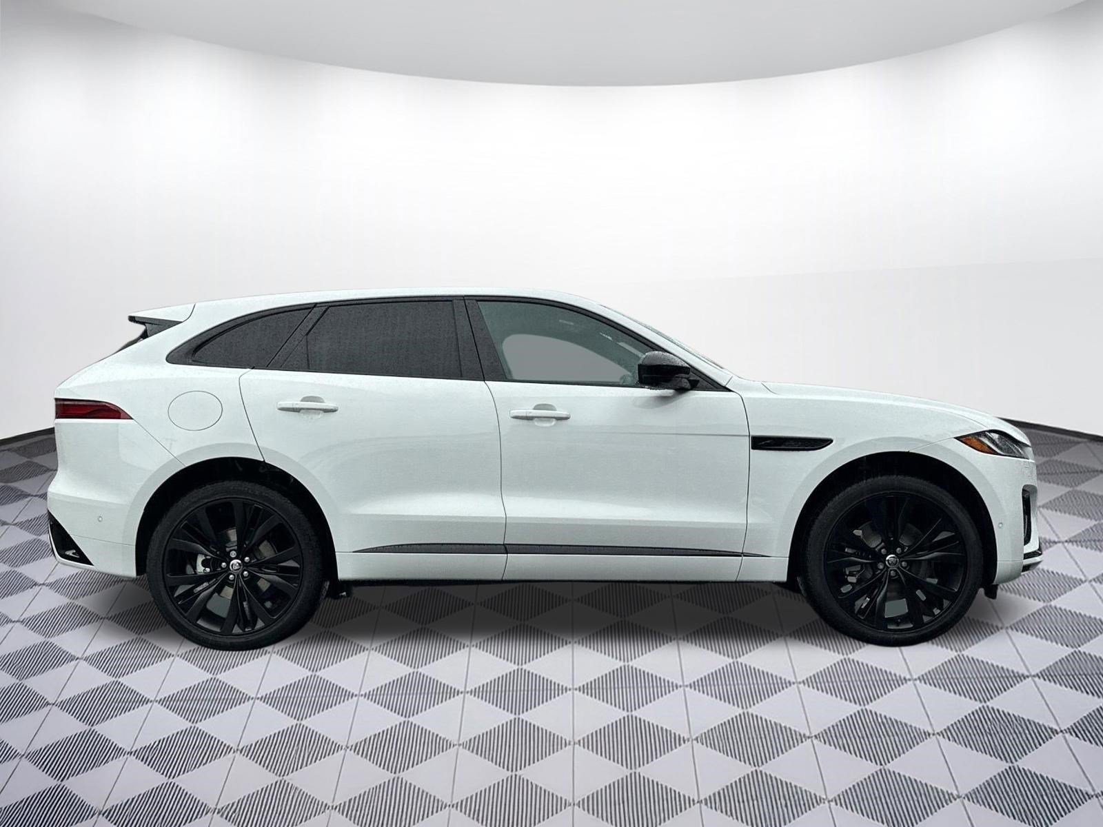 Used 2025 Jaguar F-PACE R-Dynamic S AWD/4WD image 8