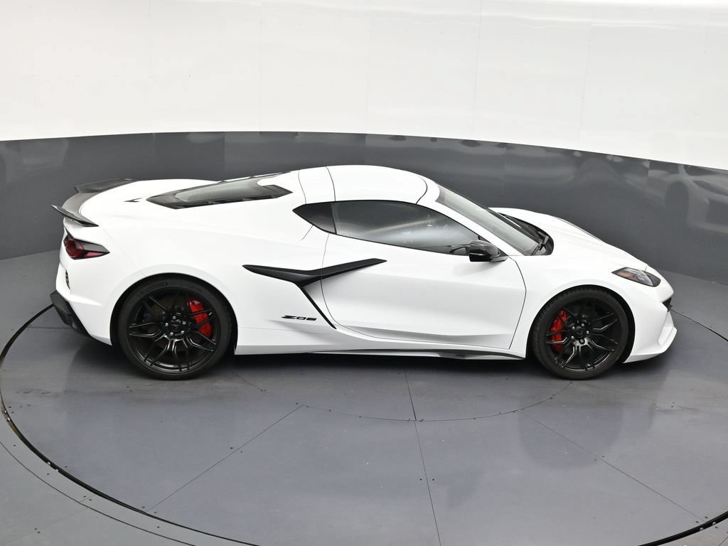 Used 2025 Chevrolet Corvette Z06 RWD image 18