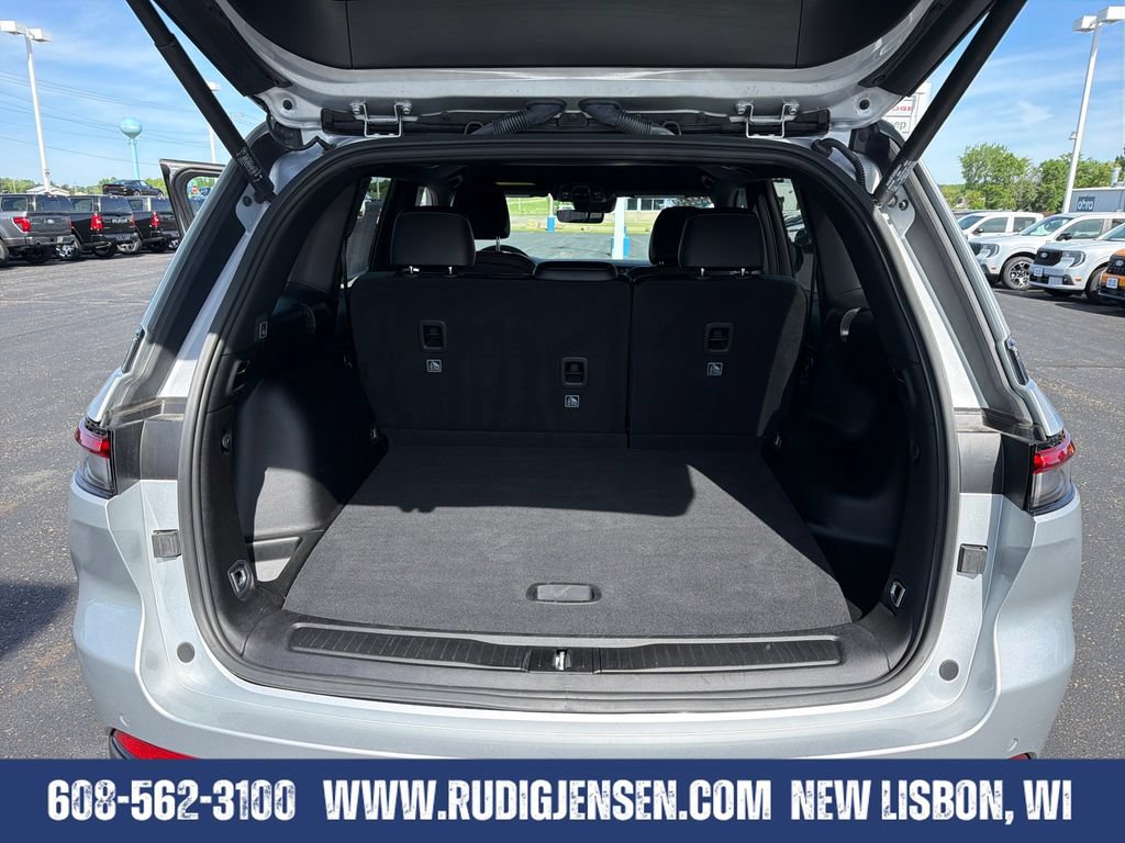 Used 2025 Jeep Grand Cherokee Altitude AWD/4WD image 21