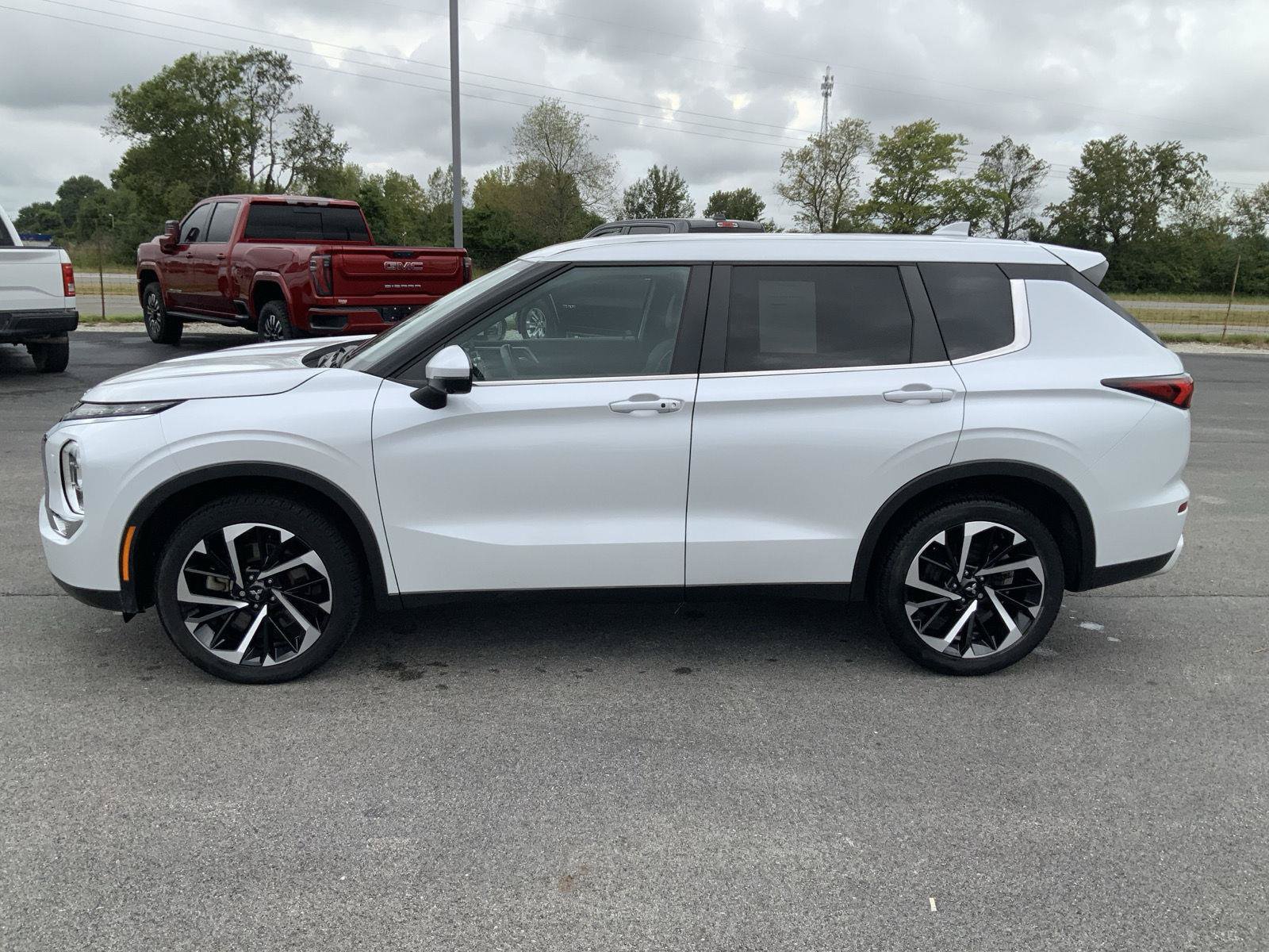 Used 2024 Mitsubishi Outlander SE AWD/4WD image 5