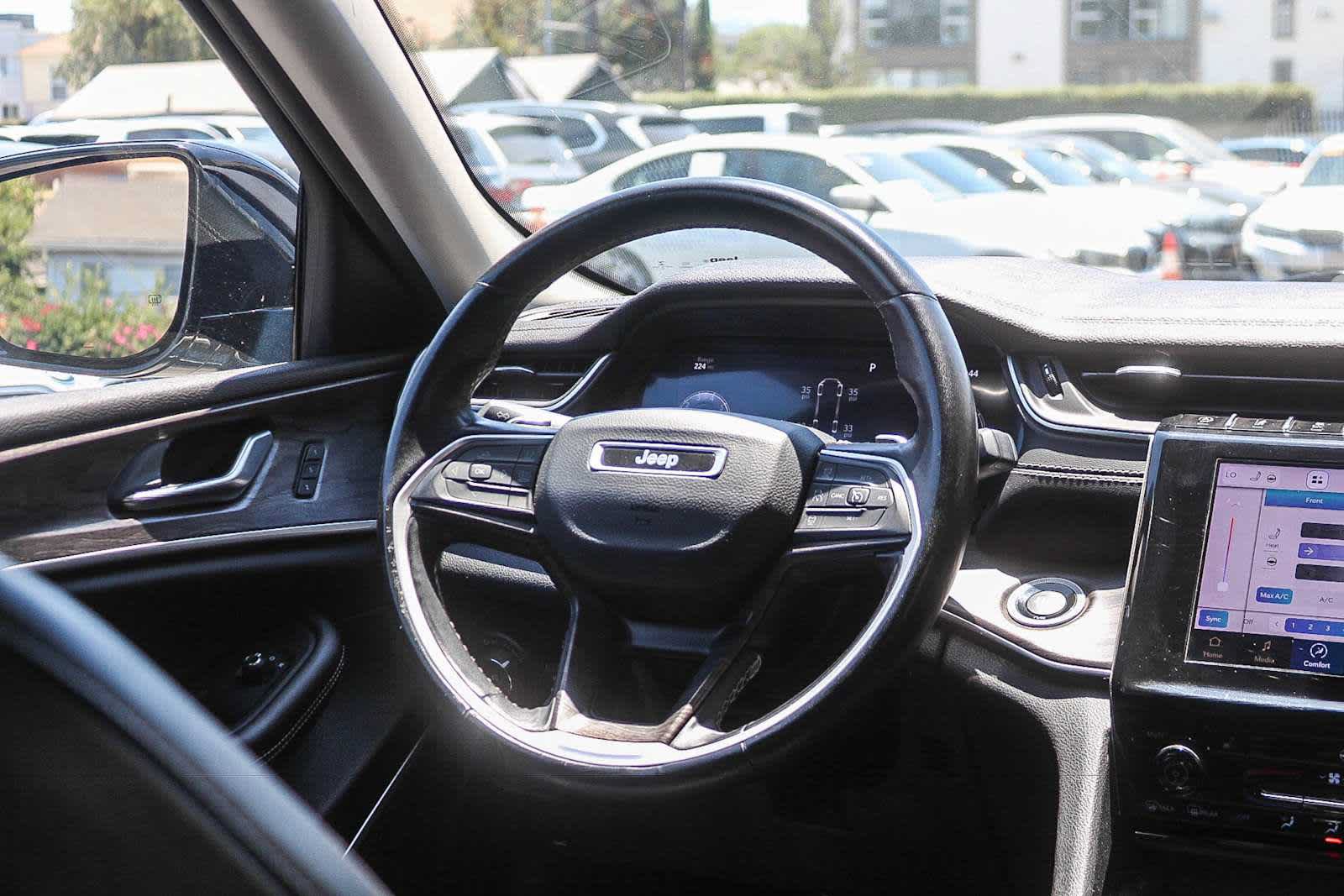 Used 2022 Jeep Grand Cherokee L Limited RWD image 13