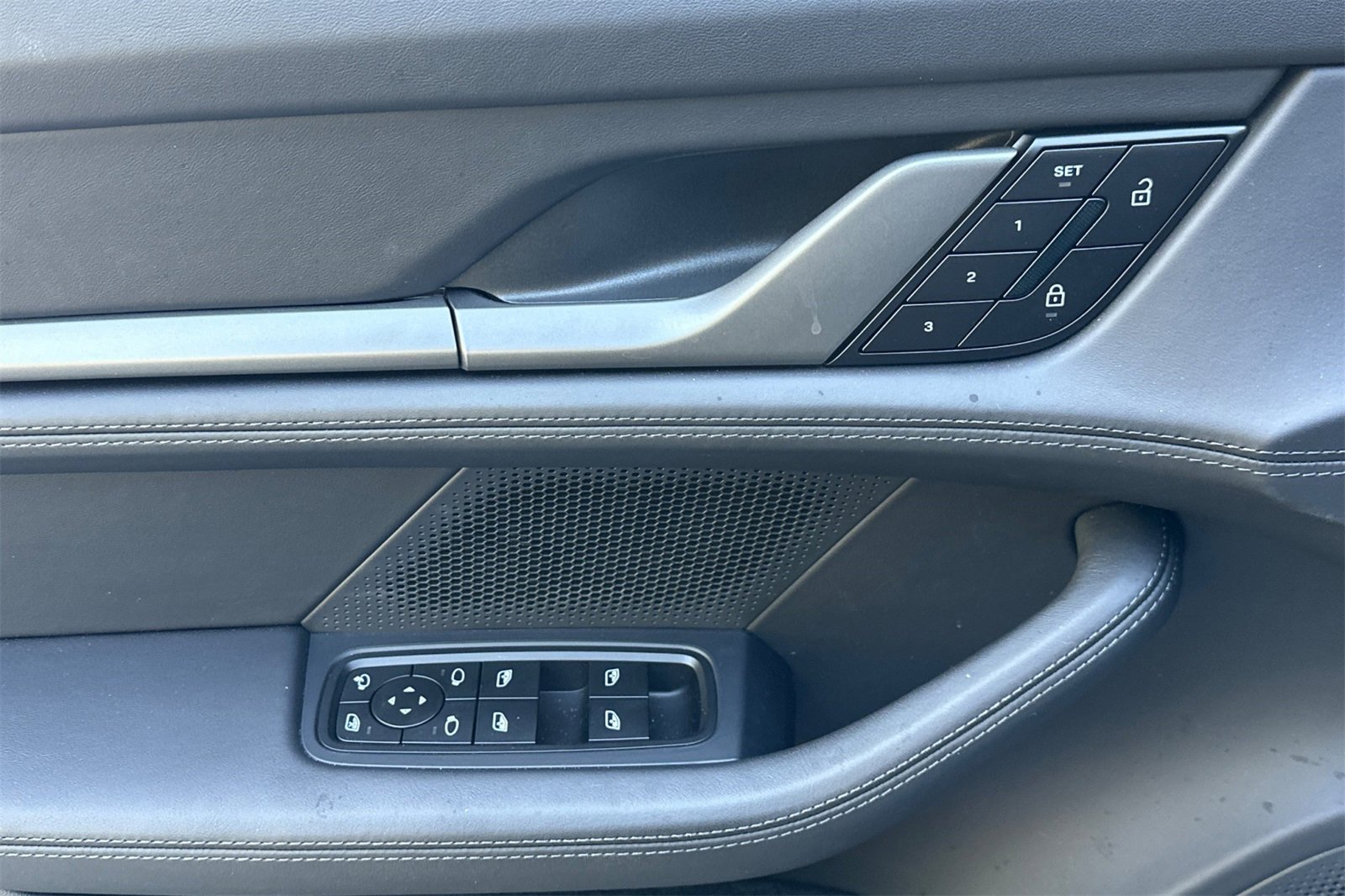 New 2025 Porsche Taycan image 13