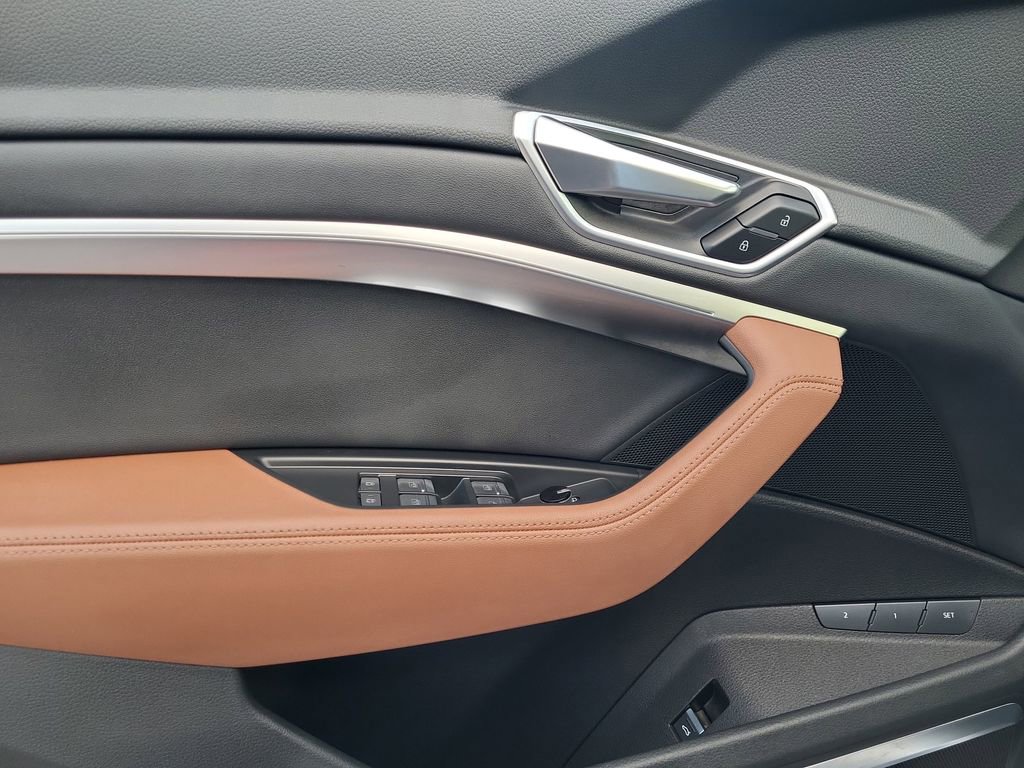 Used 2022 Audi e-tron Premium Plus w/ Premium Plus Package image 10