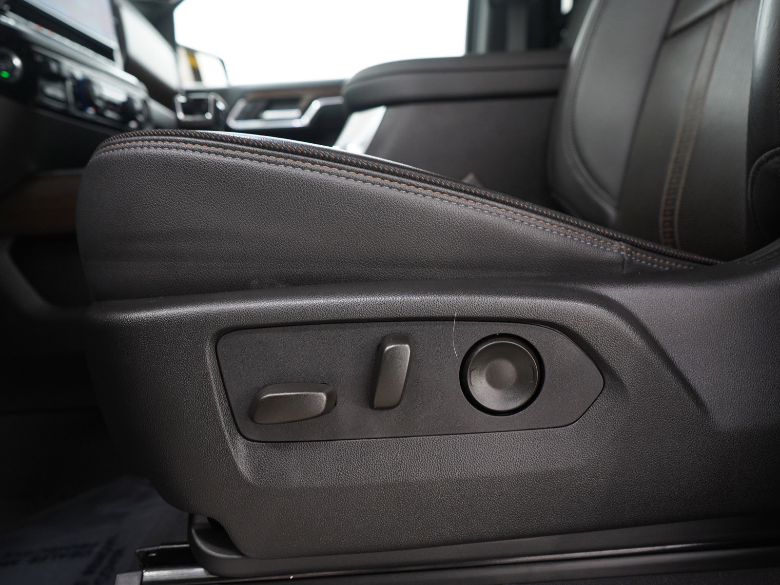 Used 2024 Chevrolet Silverado 1500 High Country image 25