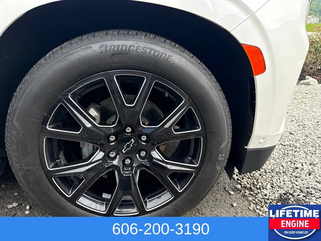 Used 2024 Chevrolet Suburban High Country w/ Advanced Technology Package AWD/4WD image 6