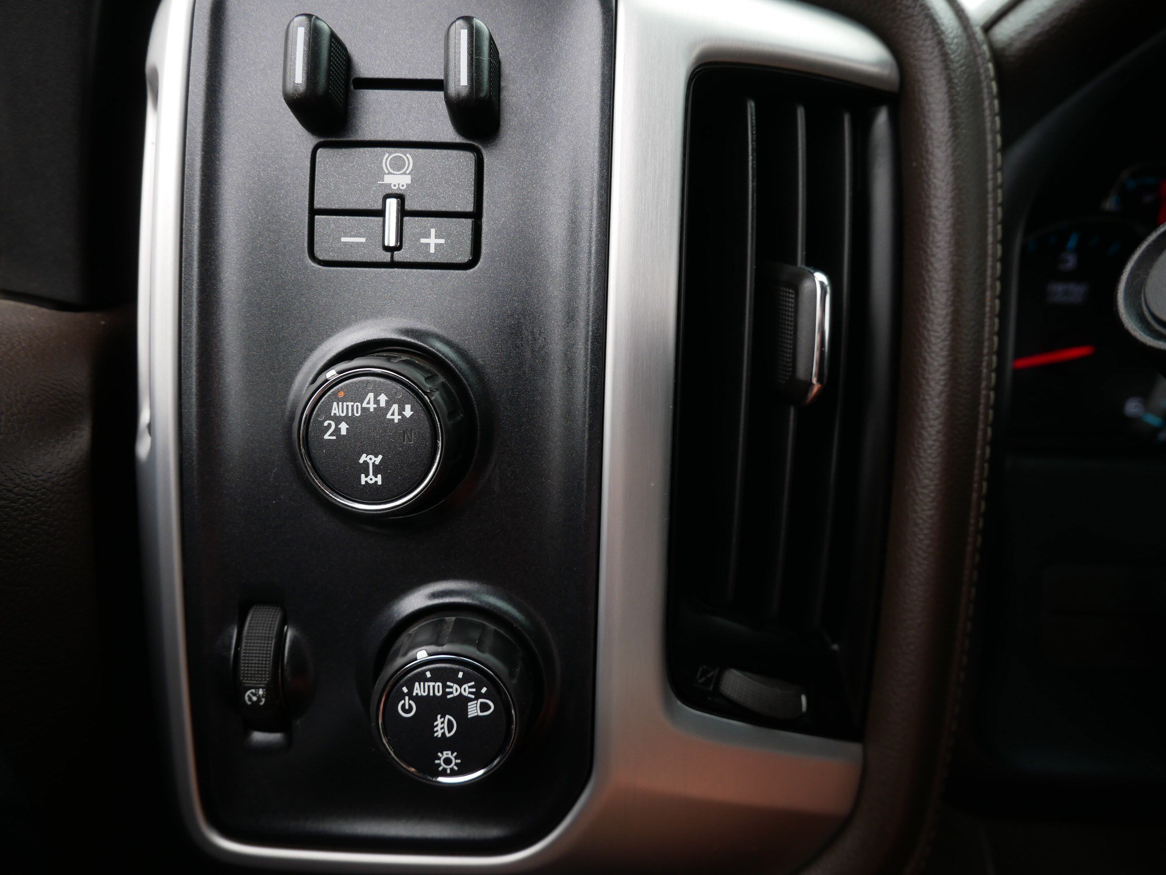 Used 2018 GMC Sierra 1500 SLT AWD/4WD image 28