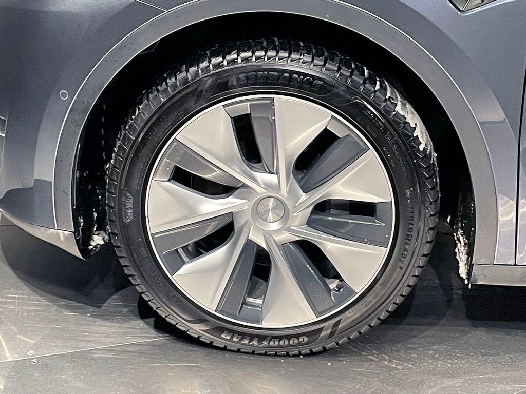 Used 2021 Tesla Model Y Long Range image 31