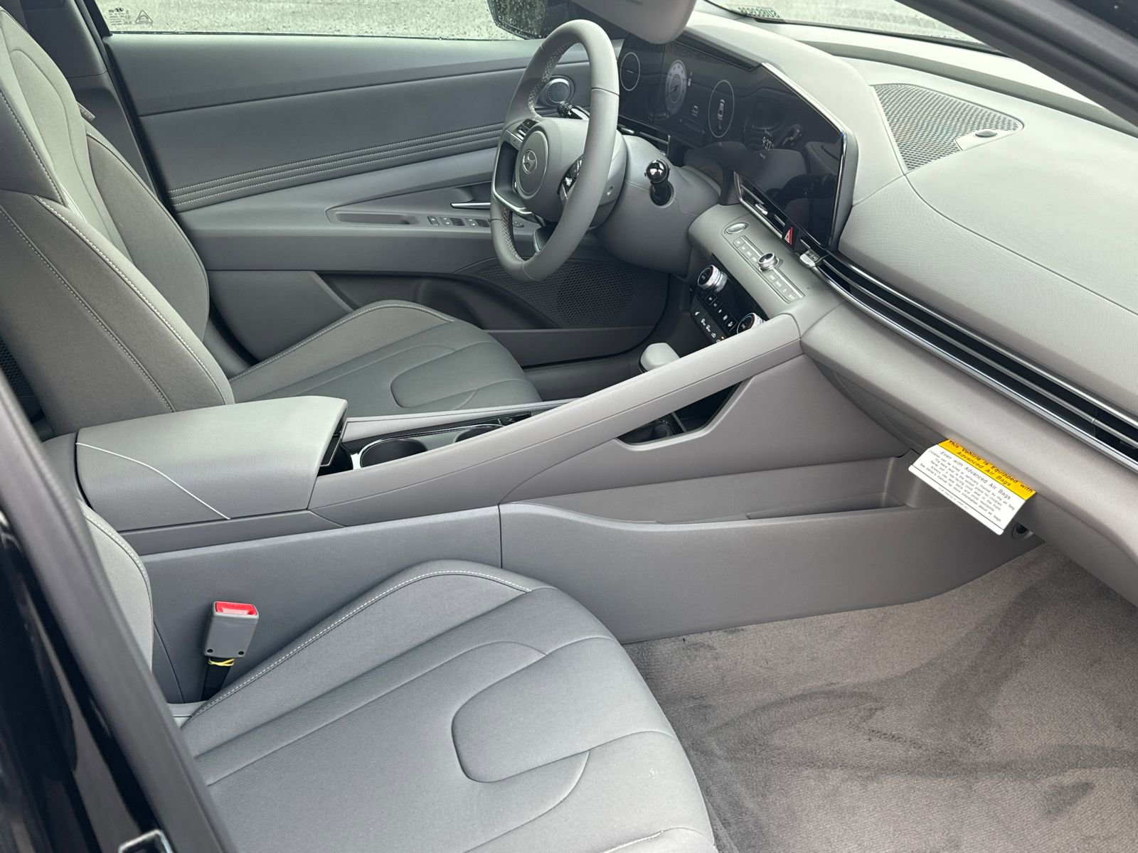 Used 2025 Hyundai Elantra SEL FWD image 13