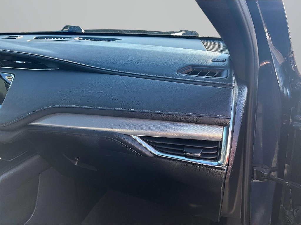 Used 2020 Cadillac XT4 Premium Luxury FWD image 16