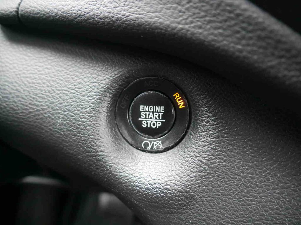 Used 2019 Jeep Cherokee Limited image 32