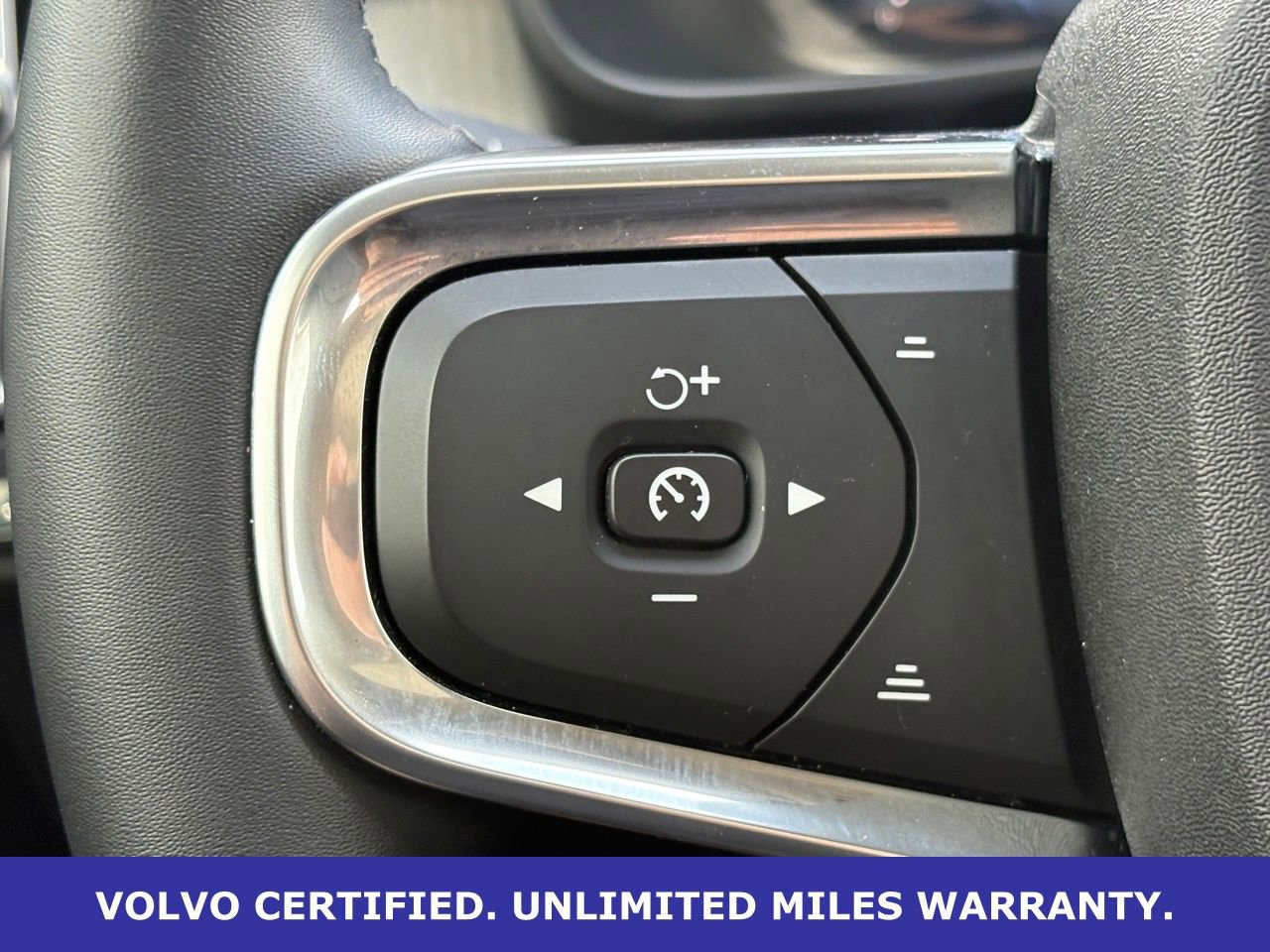 Certified 2025 Volvo XC40 B5 Plus AWD/4WD image 16