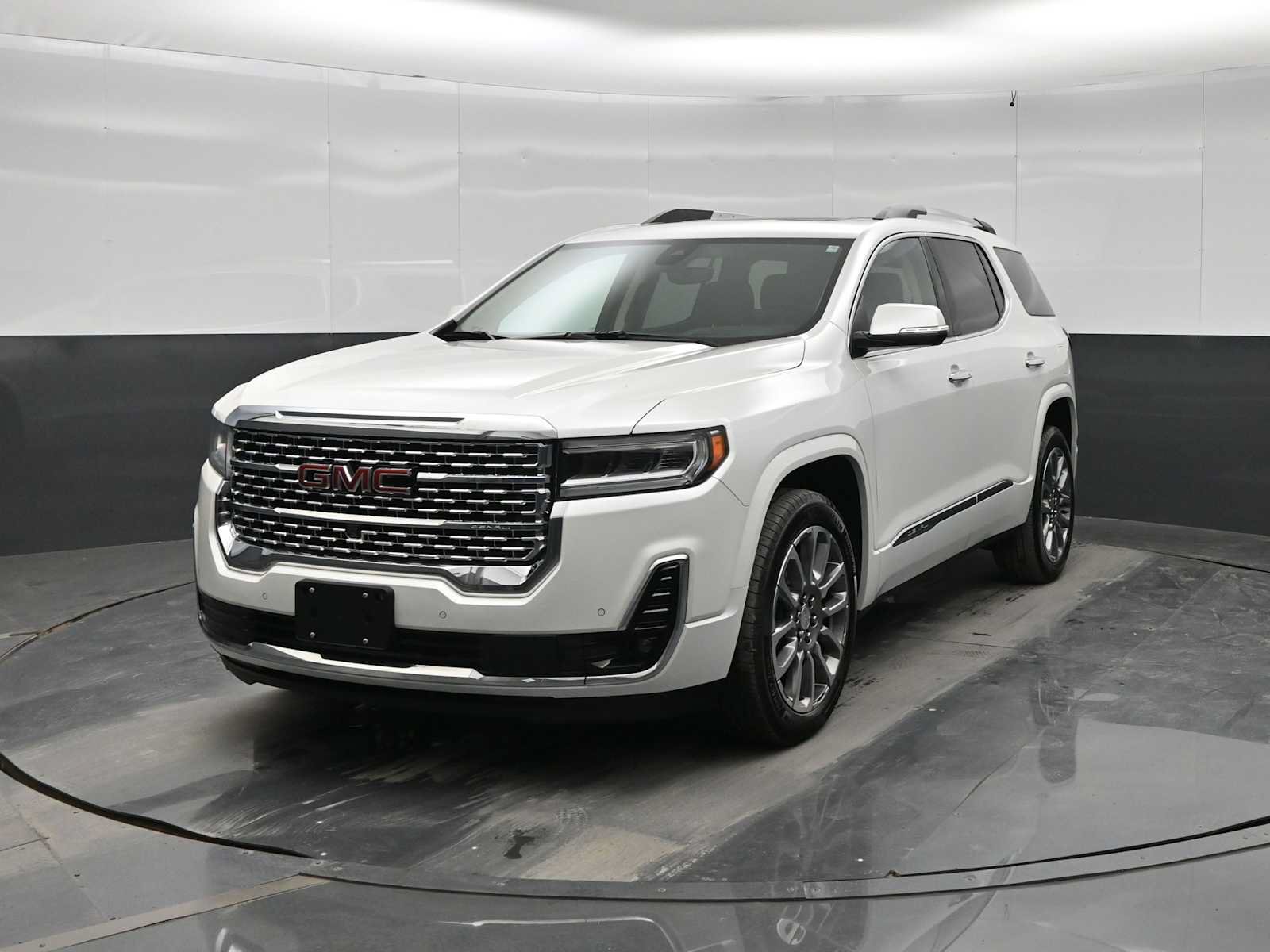Used 2022 GMC Acadia Denali w/ Denali Ultimate Package AWD/4WD image 3
