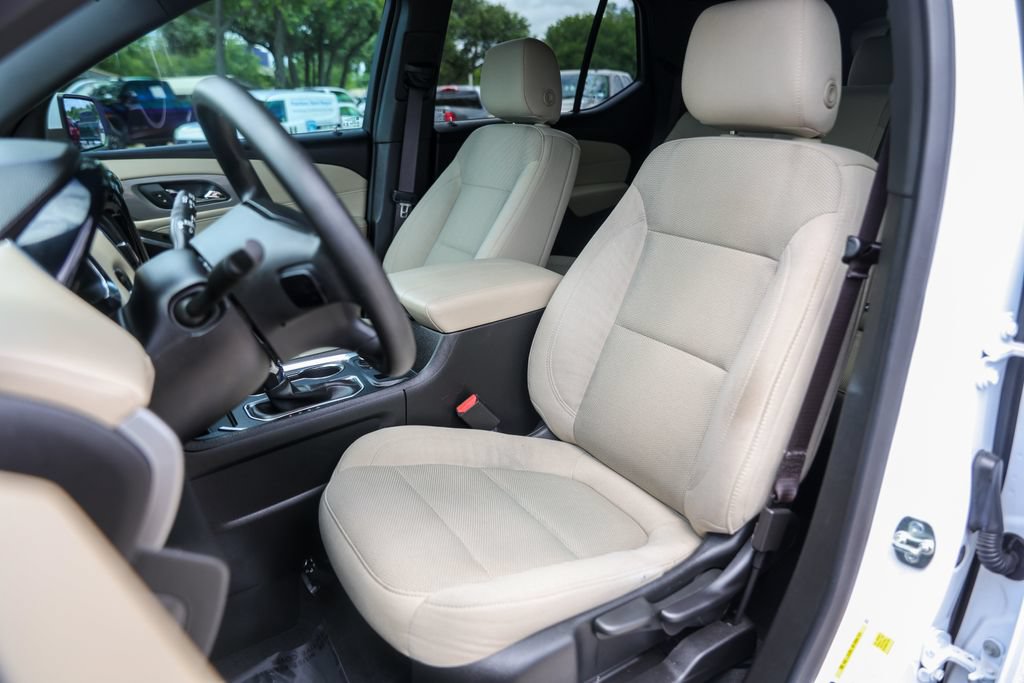 Used 2023 Chevrolet Traverse LS w/ Safety Package FWD image 10
