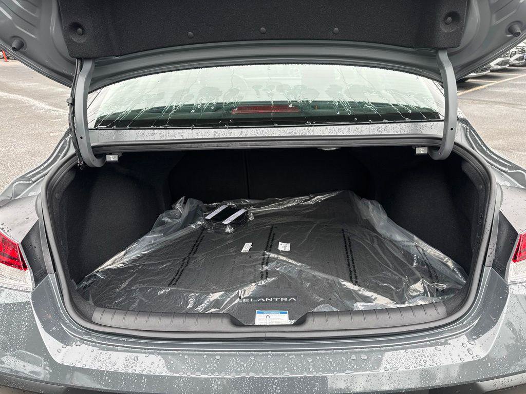 New 2026 Hyundai Elantra Limited FWD image 8