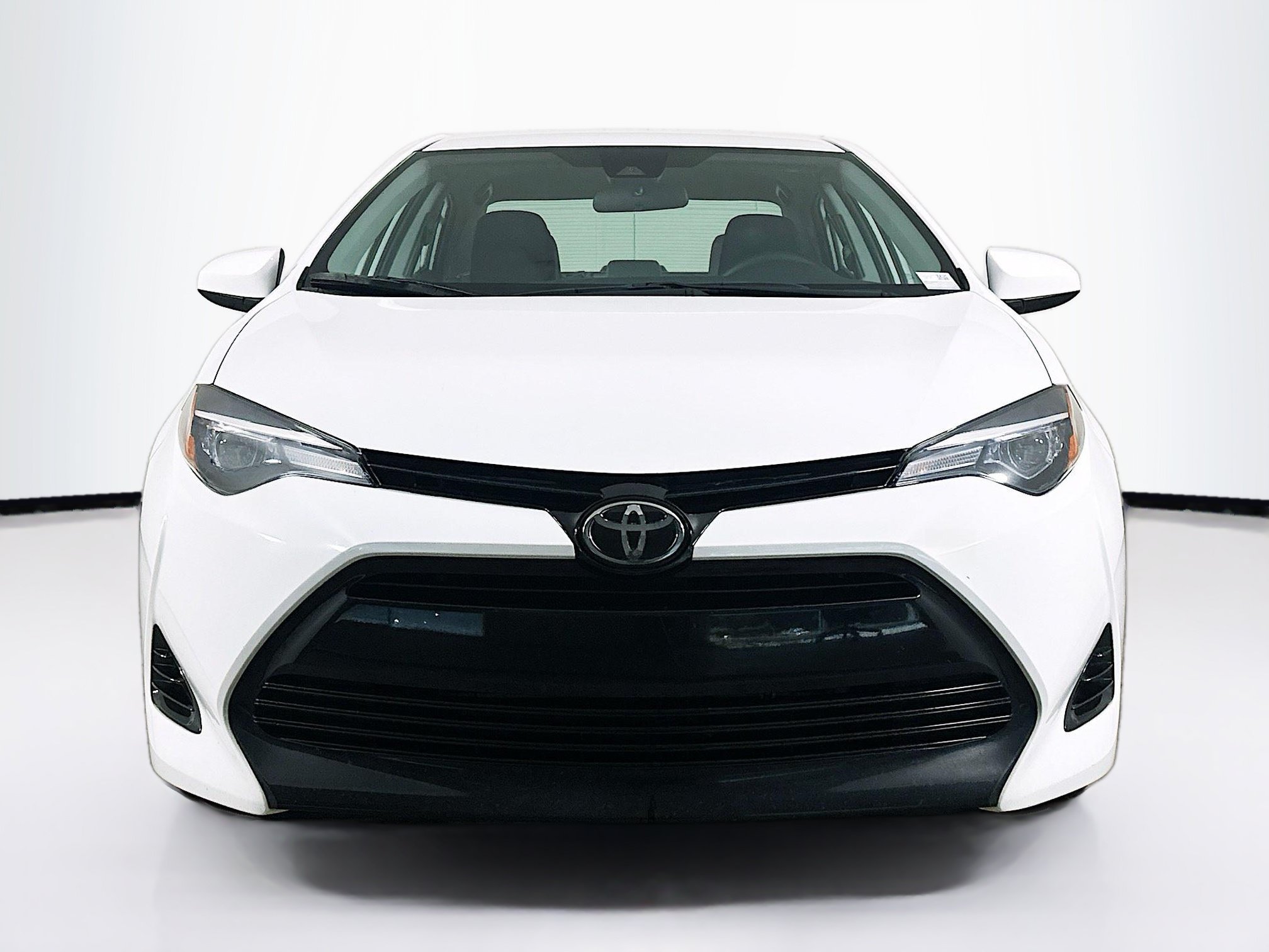 Used 2017 Toyota Corolla LE FWD image 2