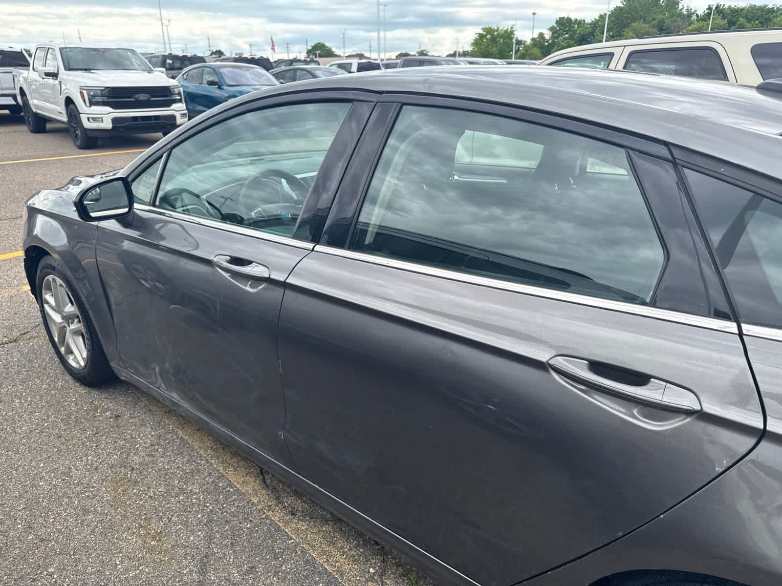 Used 2014 Ford Fusion SE FWD image 15