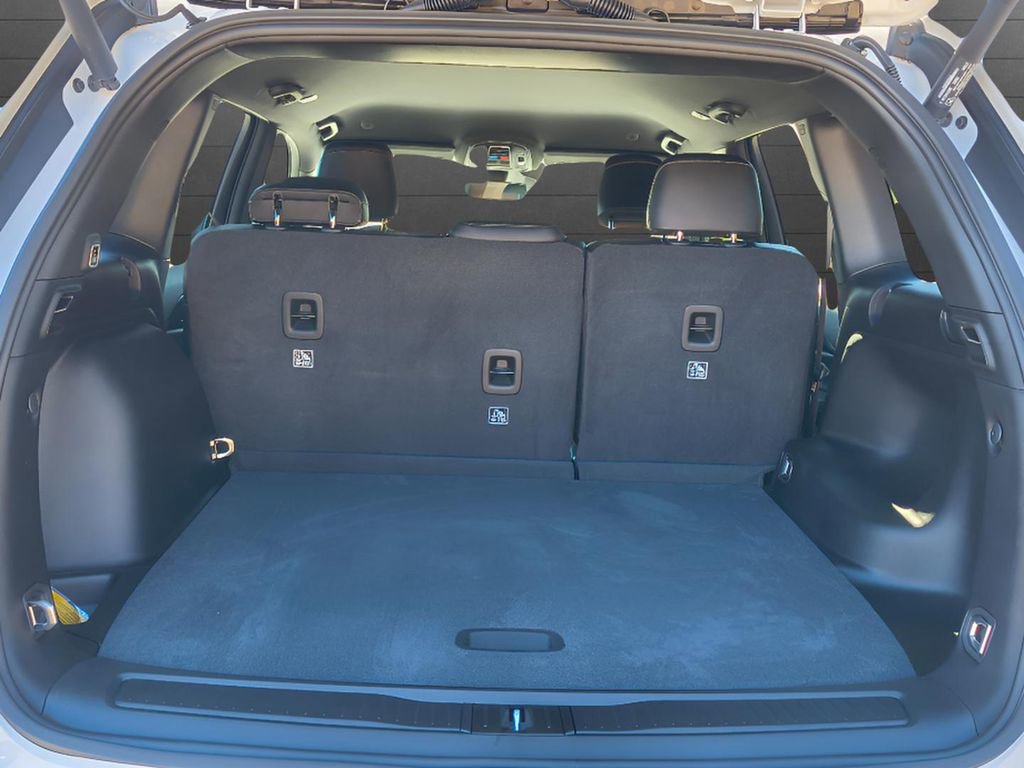 New 2025 Jeep Grand Cherokee Altitude image 7