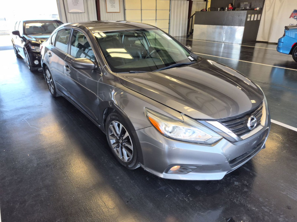 Used 2017 Nissan Altima 2.5 SV image 1