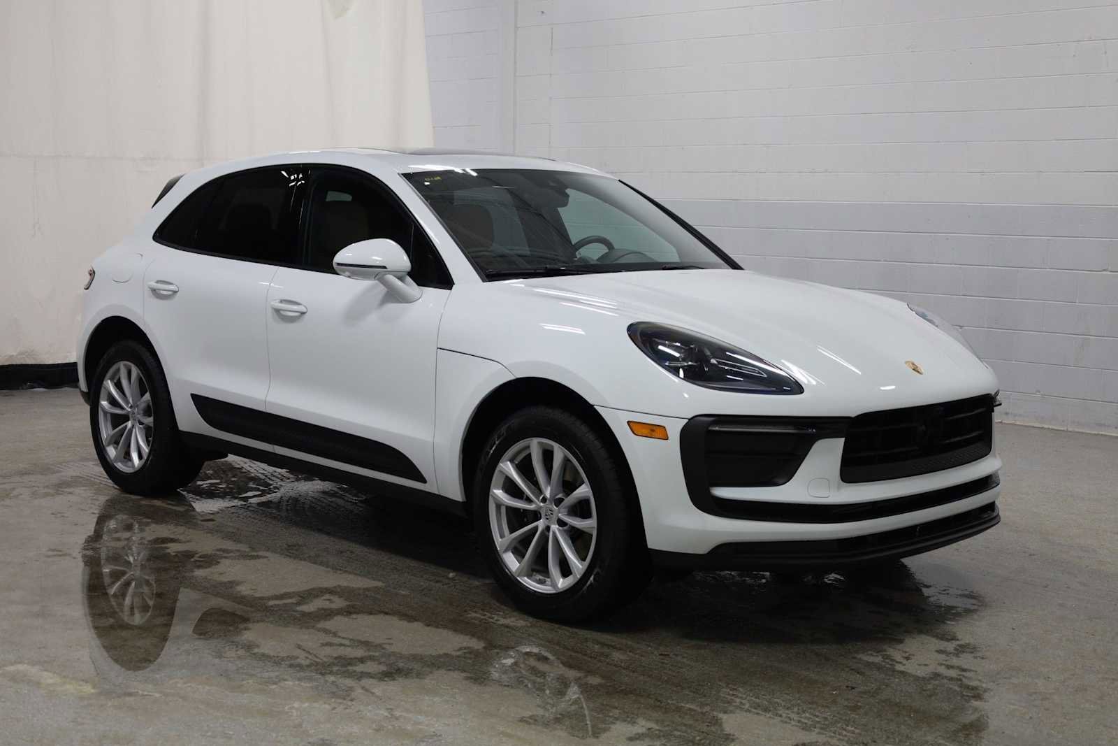 Certified 2026 Porsche Macan AWD/4WD image 13