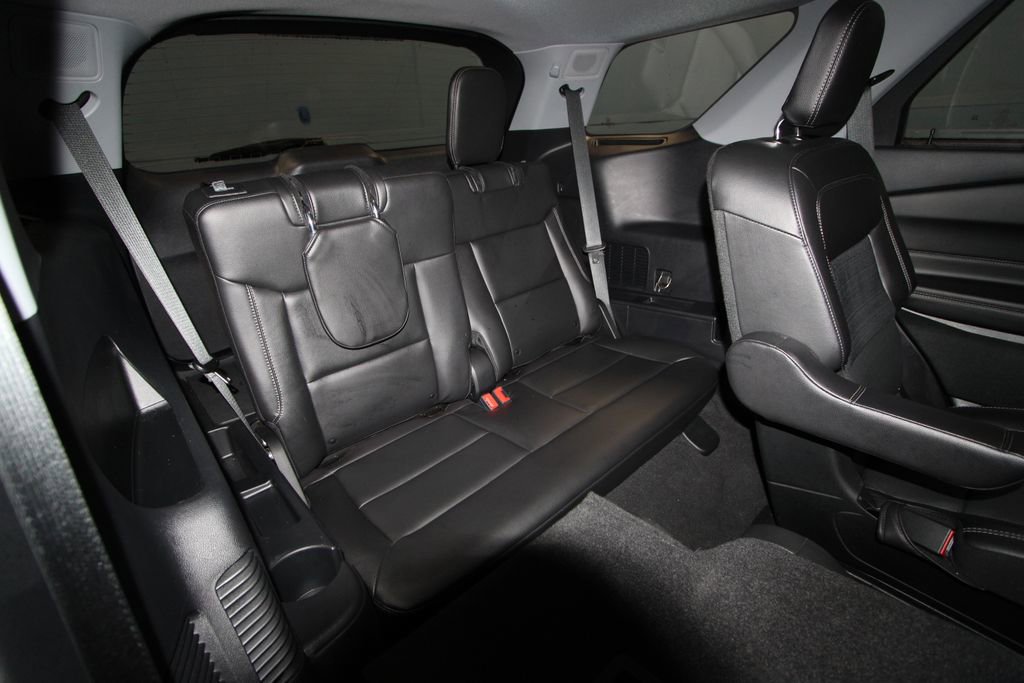 Used 2022 Ford Explorer Limited w/ Equipment Group 301A image 31