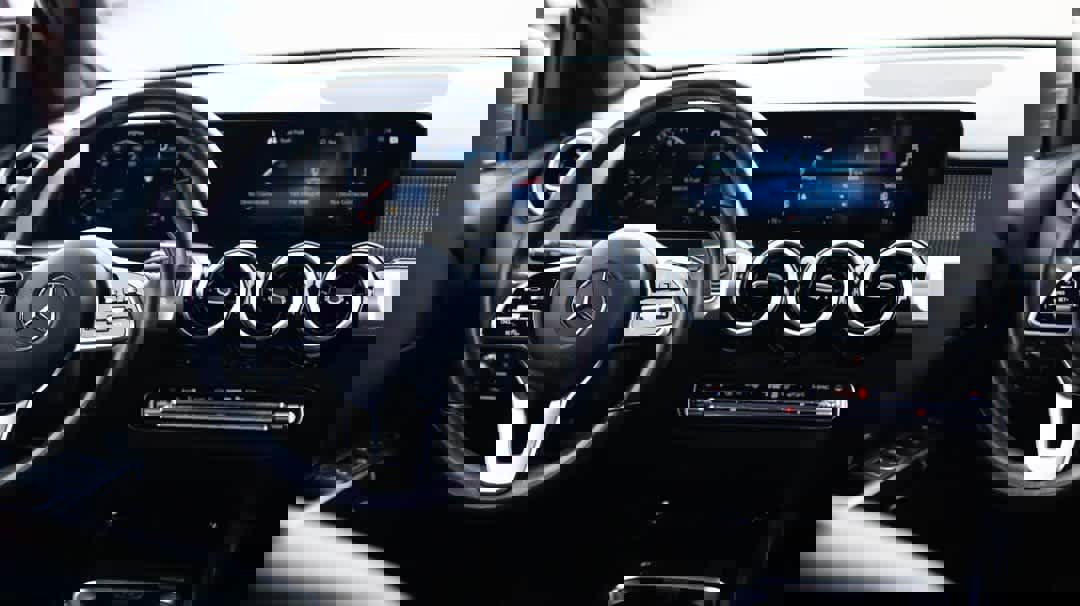 Certified 2022 Mercedes-Benz GLB 250 4MATIC w/ Premium Package Lite image 17