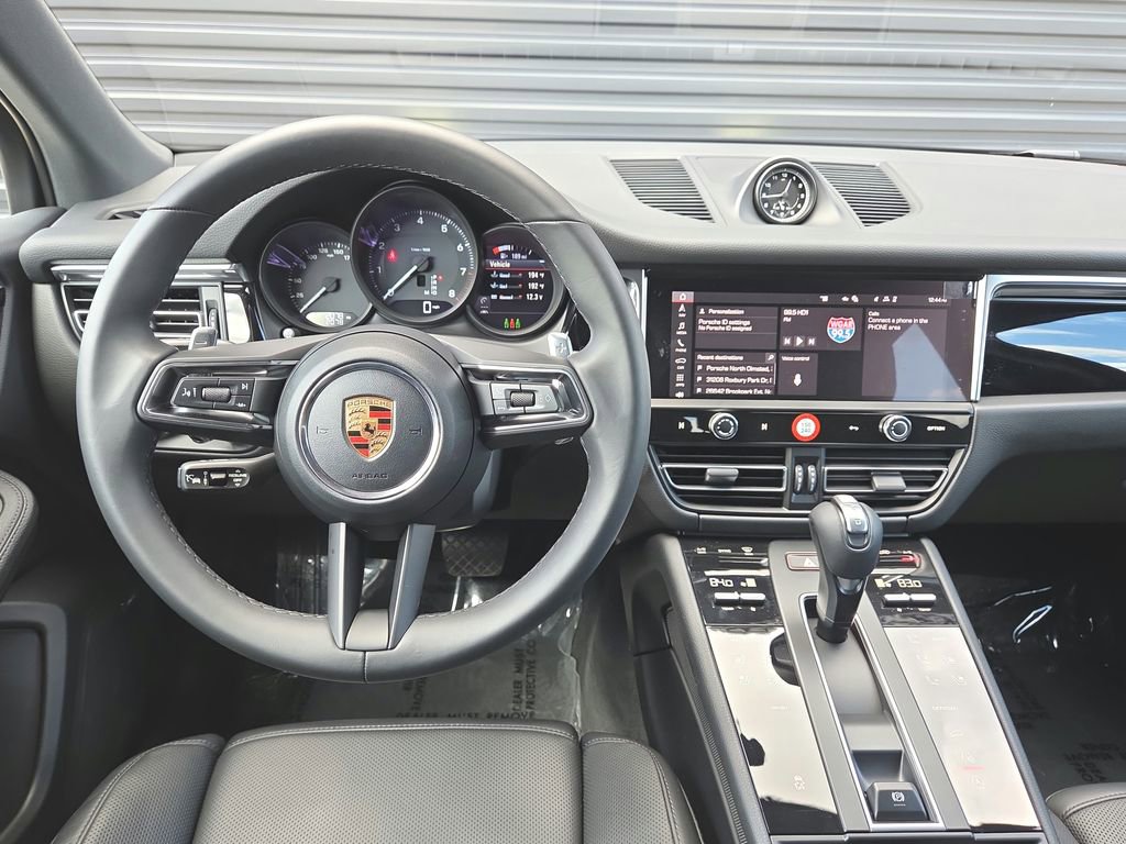 Certified 2026 Porsche Macan AWD/4WD image 8