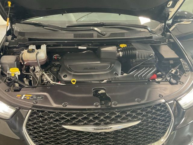 Used 2024 Chrysler Pacifica Touring-L image 20