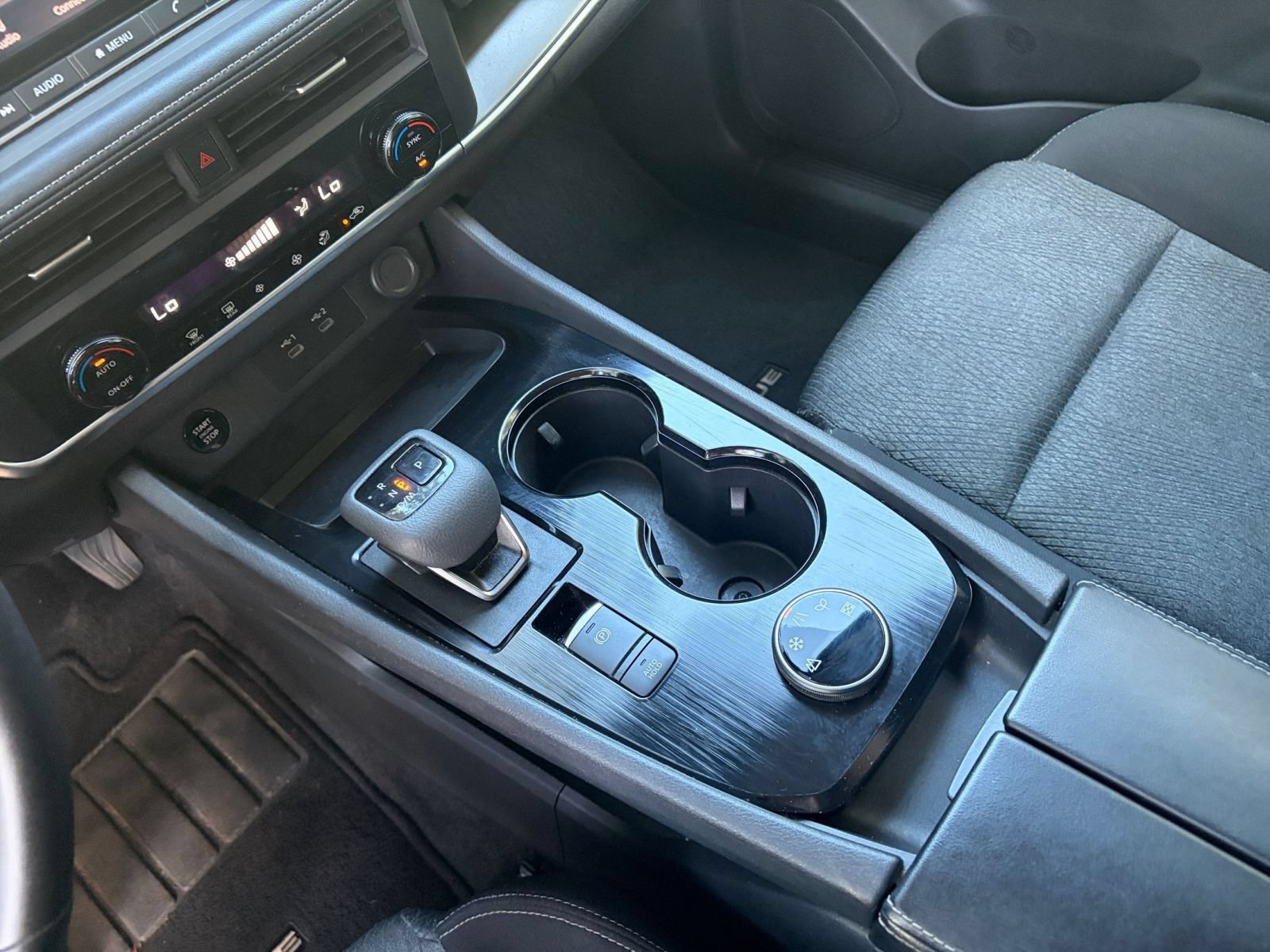 Used 2025 Nissan Rogue SV AWD/4WD image 42