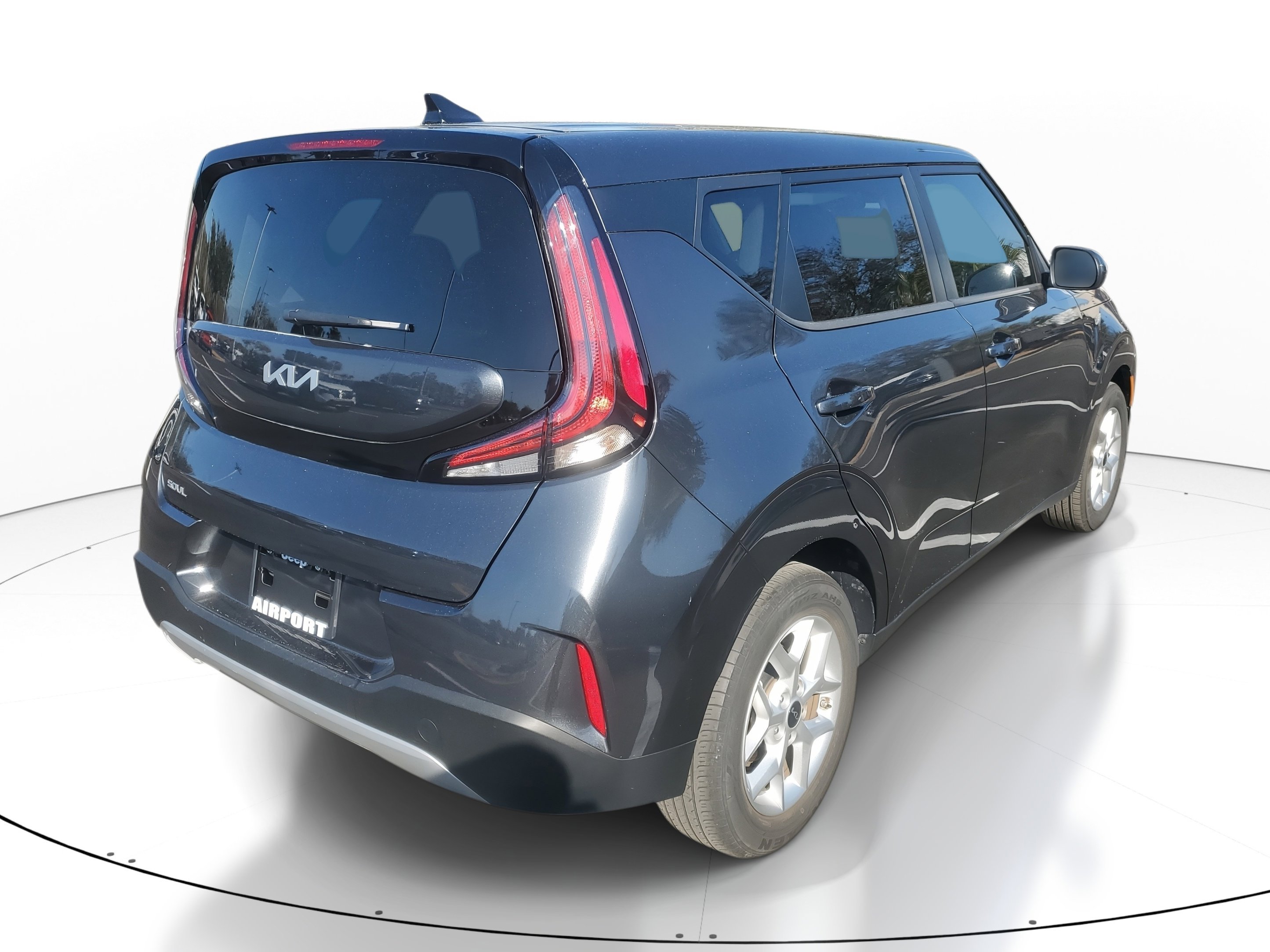 Used 2025 Kia Soul LX w/ LX Technology Package image 4