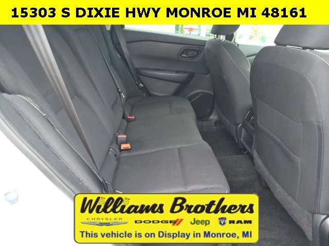 Used 2024 Nissan Rogue S image 29