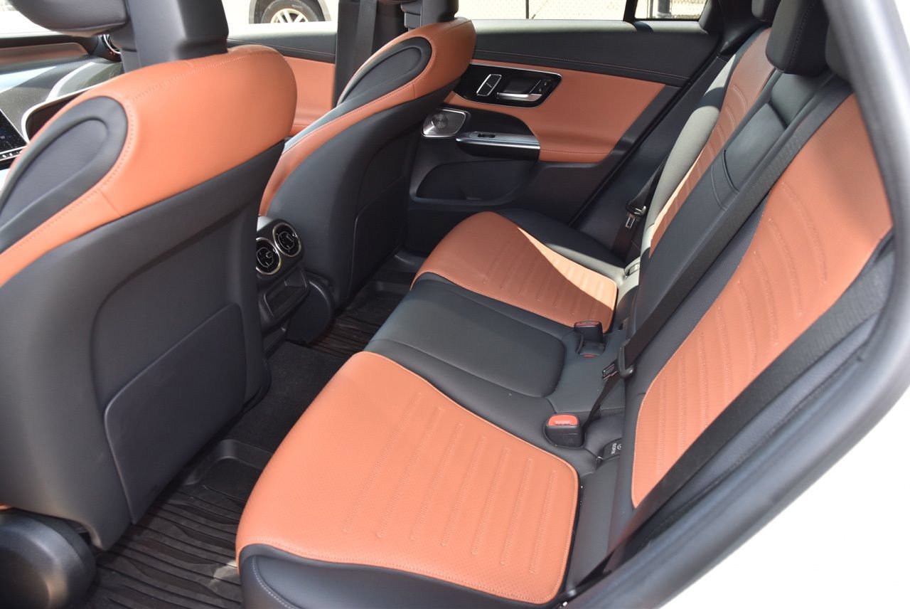 Used 2024 Mercedes-Benz GLC 300 4MATIC image 11