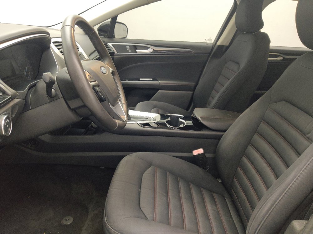 Used 2015 Ford Fusion SE w/ Equipment Group 201A FWD image 17