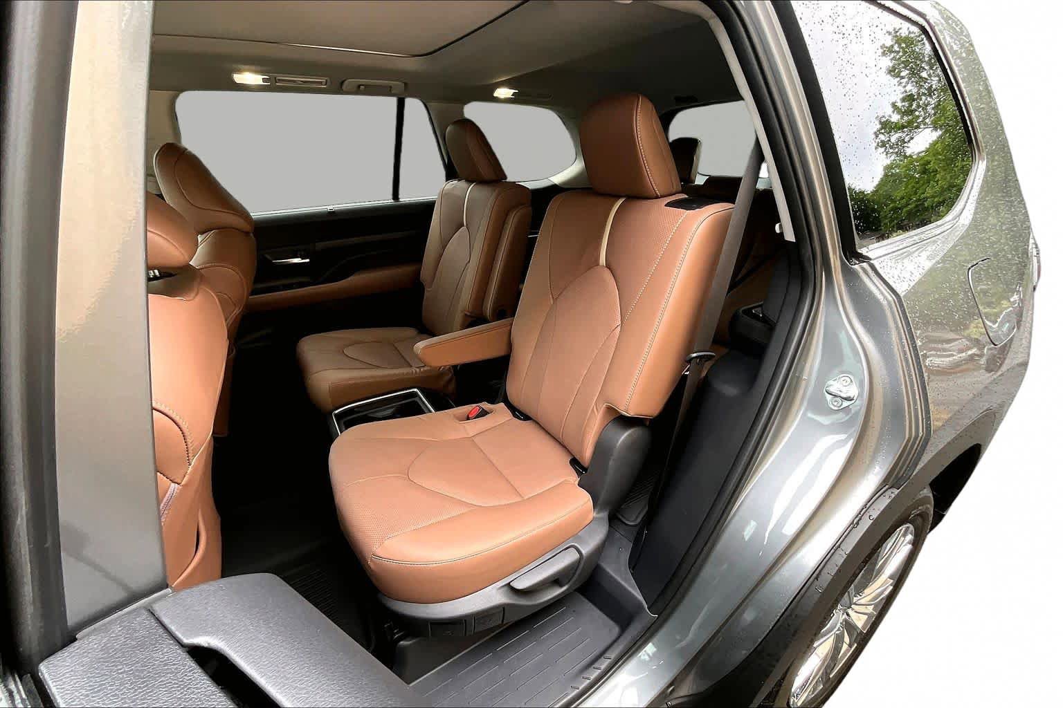 Used 2025 Toyota Grand Highlander AWD image 21