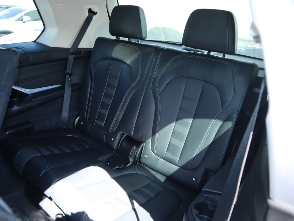 Used 2022 BMW X7 xDrive40i w/ Premium Package AWD/4WD image 11