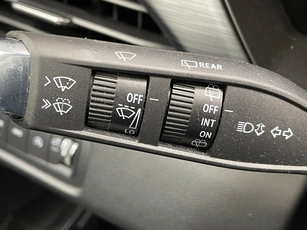 Used 2025 GMC Acadia Elevation AWD/4WD image 25