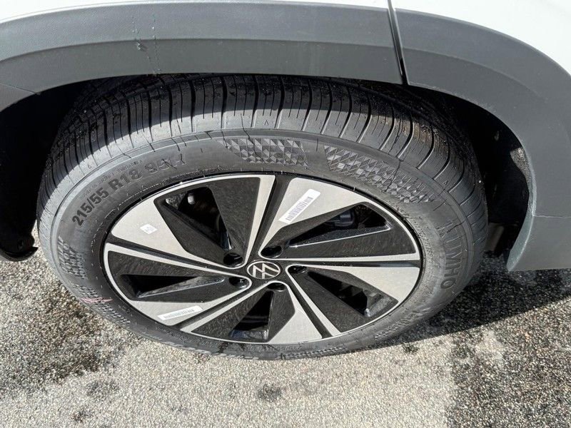 New 2026 Volkswagen Taos SE AWD/4WD image 4
