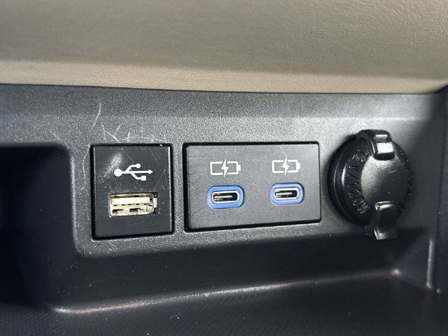 Used 2022 Toyota Highlander XLE FWD image 29