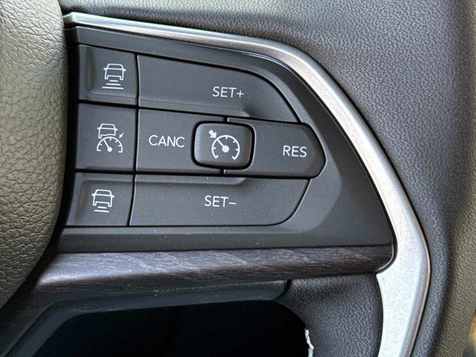 New 2025 Jeep Grand Cherokee Limited image 17