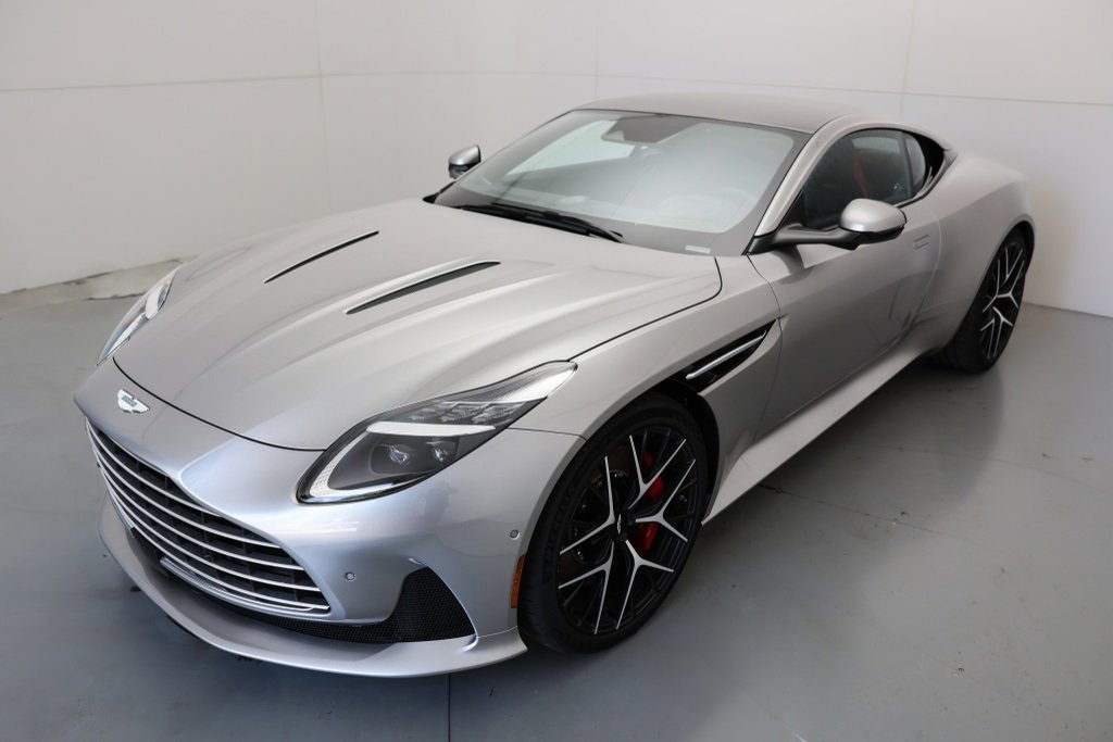 Used 2025 Aston Martin DB12 Coupe image 4