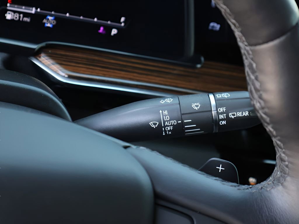 Used 2024 Cadillac Escalade Premium Luxury image 38