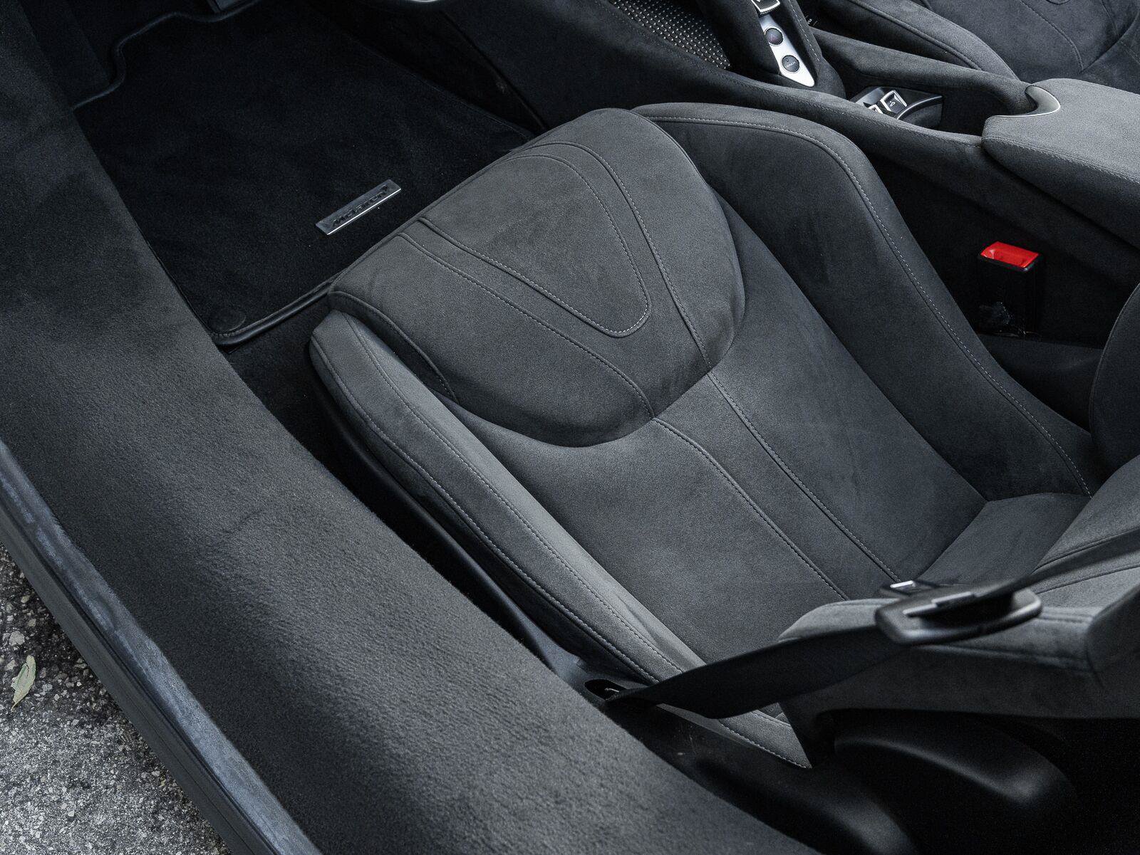 Used 2020 McLaren 720S Spider RWD image 26
