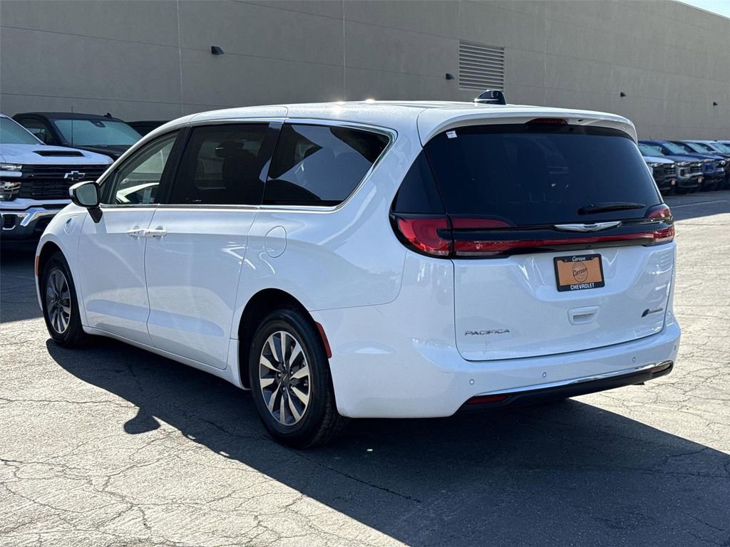 Used 2023 Chrysler Pacifica Touring-L image 5