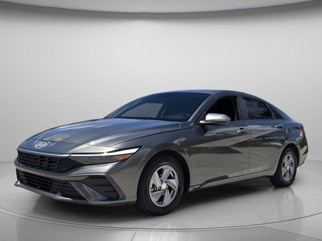 Used 2024 Hyundai Elantra SE FWD image 9