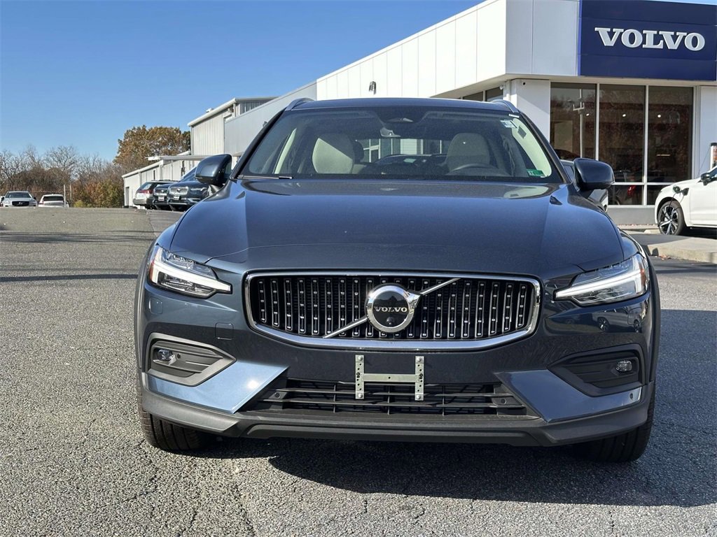 New 2026 Volvo V60 B5 Cross Country Plus w/ Climate Package image 23