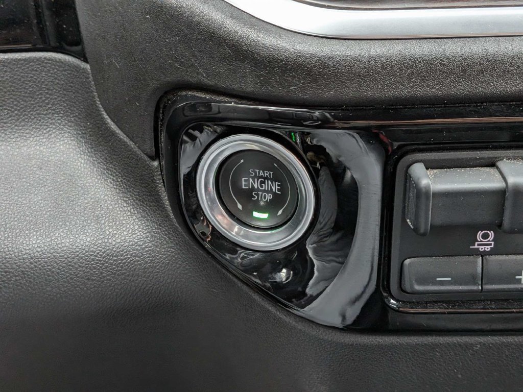 Used 2025 GMC Sierra 1500 SLT RWD image 28