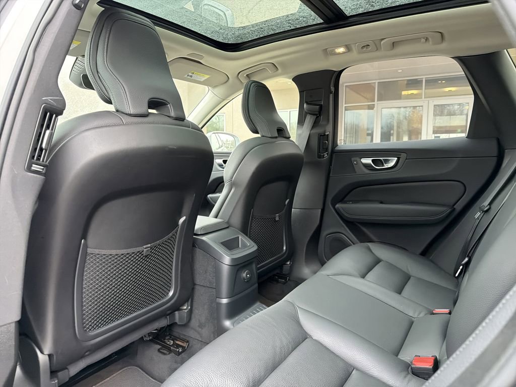 Used 2023 Volvo XC60 T8 Plus image 18